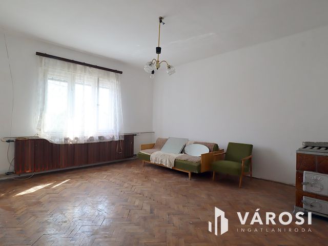 Recsken panorámás telken jó állapotú családi ház eladó