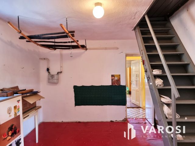 Lakható, korszerűsítést igénylő 98m2-es családi ház