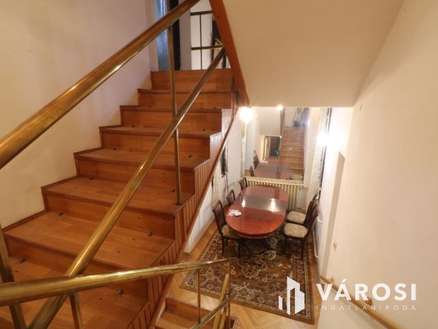 Irodának is alkalmas családi ház felsővároson!