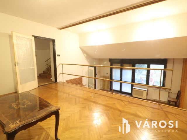Irodának is alkalmas családi ház felsővároson!