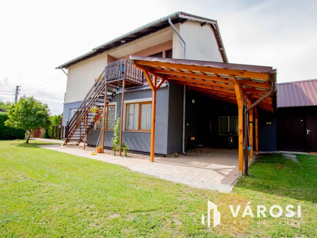 Lentiben eladó ház, családias, nyugodt részen!