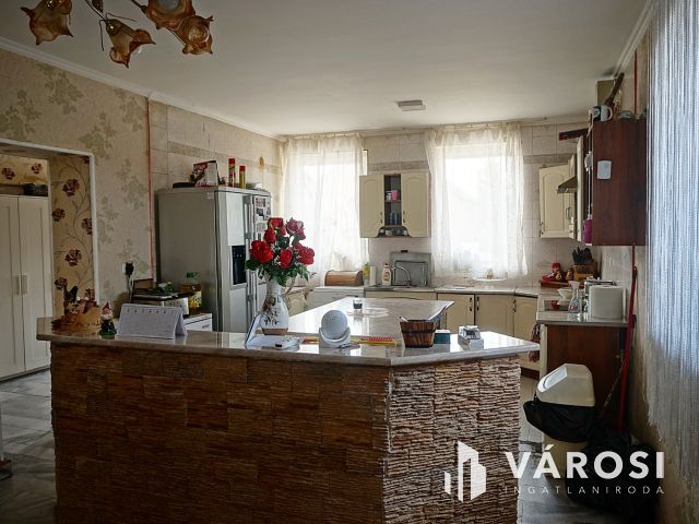 Több generációs családi ház kiváló állapotban eladó!