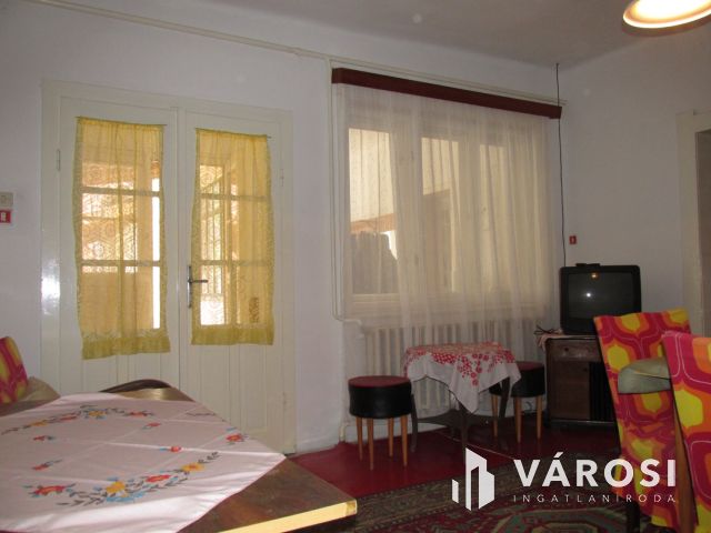 Kétgenerációs családi ház a faluközpont közelében