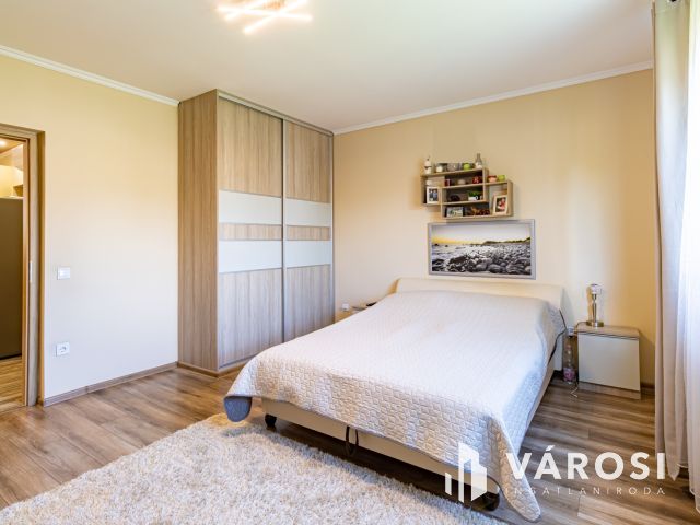 Két  ház, egy telken,  erdő mellett Szigethalmon eladó