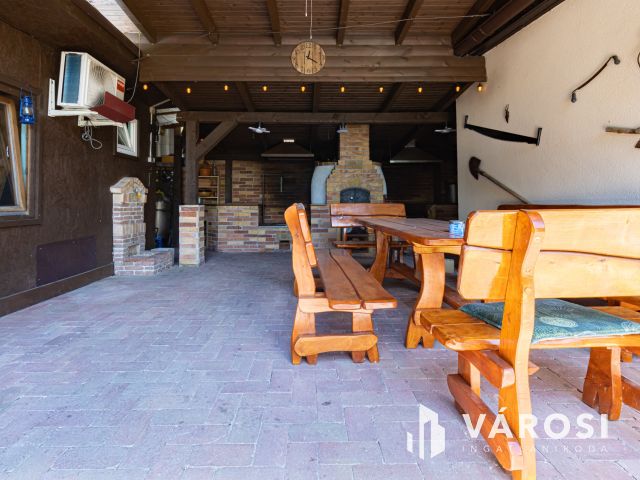 Két  ház, egy telken,  erdő mellett Szigethalmon eladó