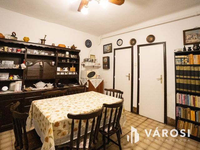 Családi ház a Holt-Duna partján, osztható telekkel!