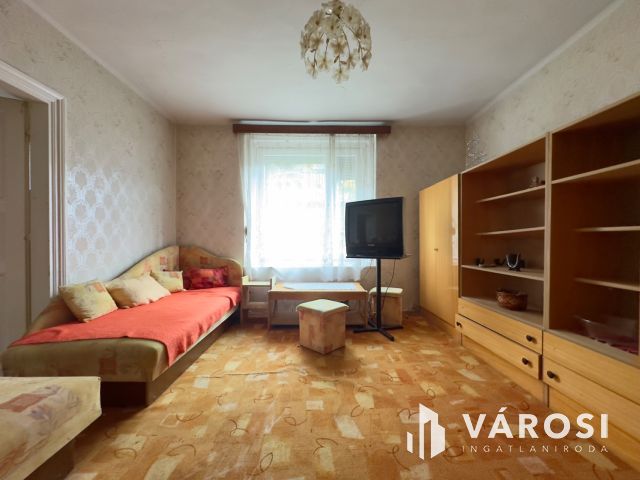 Kazinczy úton felújítandó családi ház eladó!