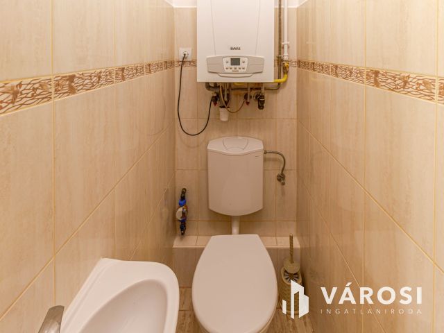 Jó elrendezés a TIK mellett és a belváros határán