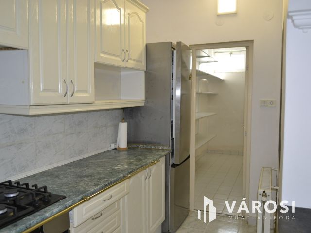 Csodás környezet Bándon, a telek végében patakkal!!