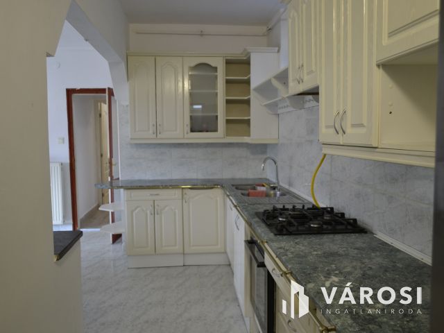 Csodás környezet Bándon, a telek végében patakkal!!