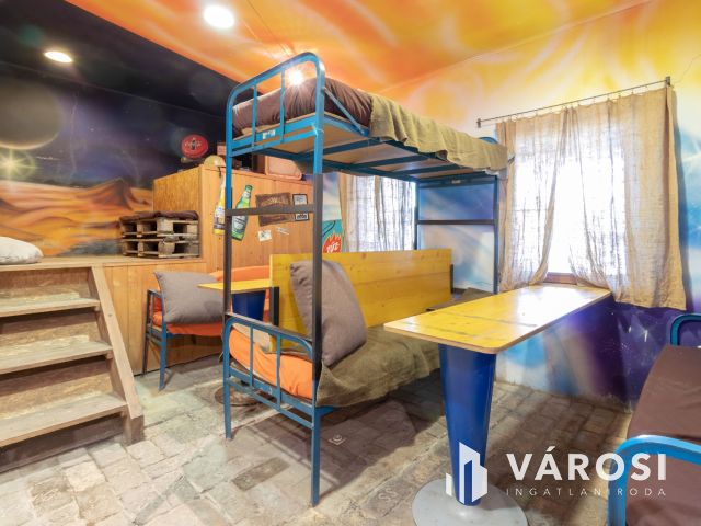 Többfunkciós, tágas, 250 m2-es családi ház Simontornyán