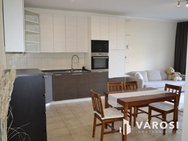 Földszinti téglalakás Herenden eladó!