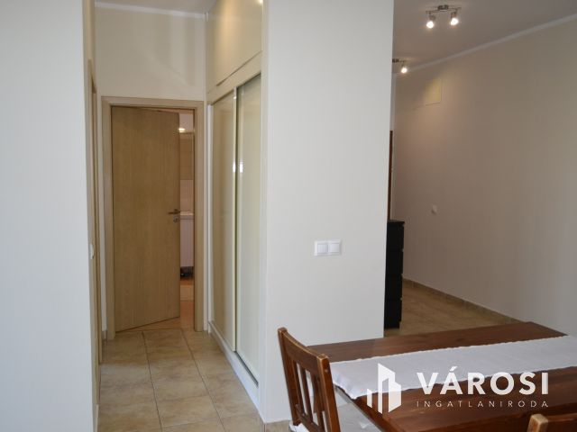 Földszinti téglalakás Herenden eladó!