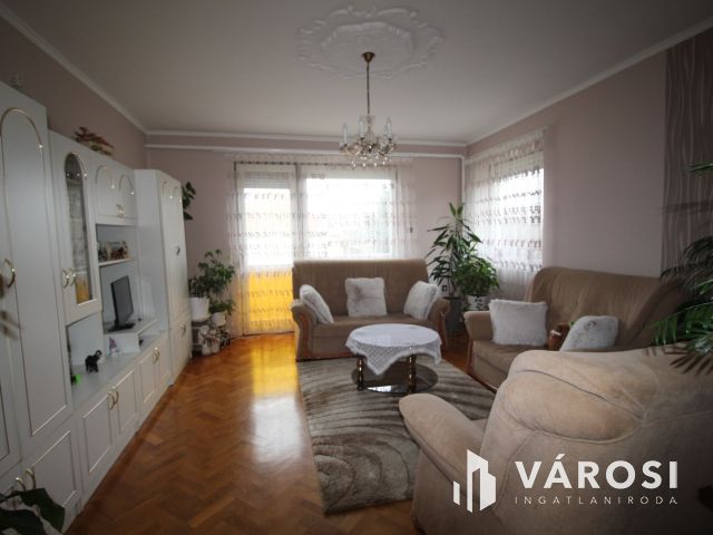 Tágas, jó állapotú ház Vönöckön