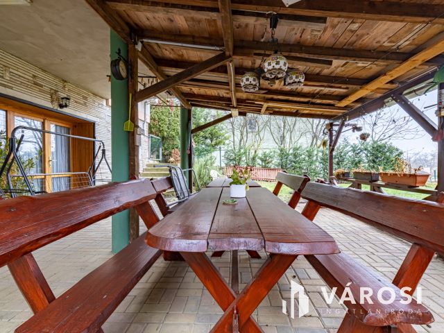 Családi ház Ürömön, akár három generációnak