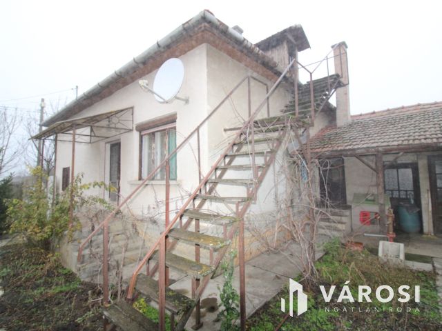 Beton alapú tégla ház Kunágotán.