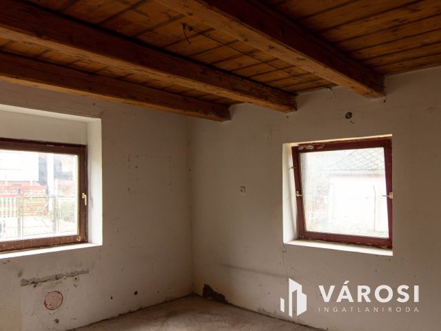 Felújítandó családi ház, Dág zsákutcájában. Elérhető áron!