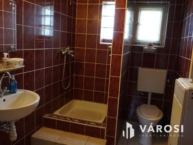 Kertes ház a Csúcson