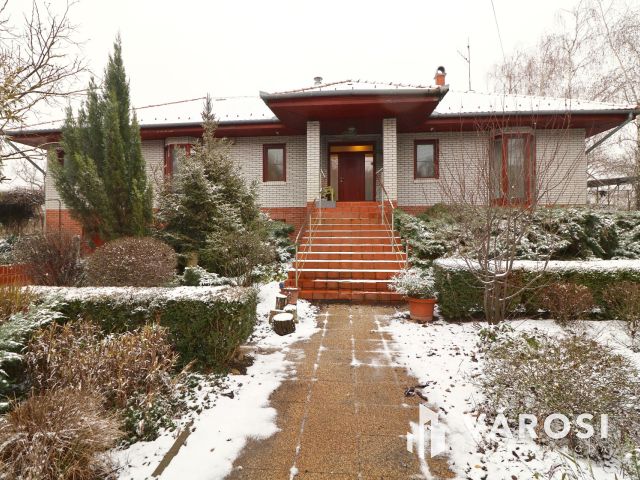 Kiadó természetközeli családi ház