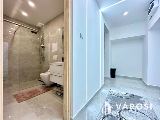 Szerpentin út felső részén felújított lakás eladó!