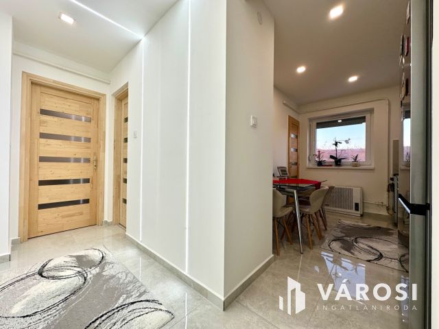 Szerpentin út felső részén felújított lakás eladó!