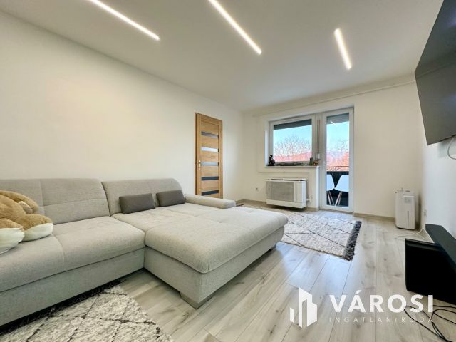 Szerpentin út felső részén felújított lakás eladó!