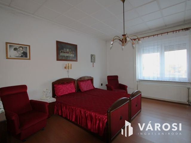 Vállalkozásra alkalmas családi ház Enyingen