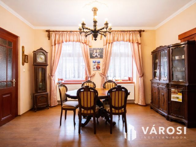 Nagyvonalú terek, polgári hangulat Békéscsaba belvárosában