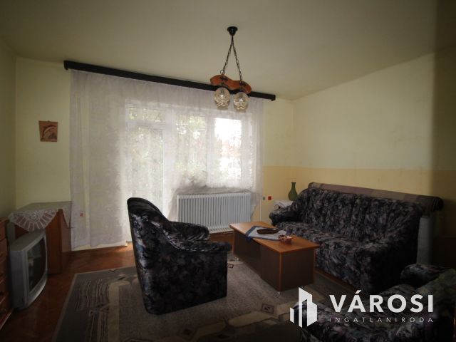 Tágas ház, nagy kert, vidéki hangulat Szombathelyen