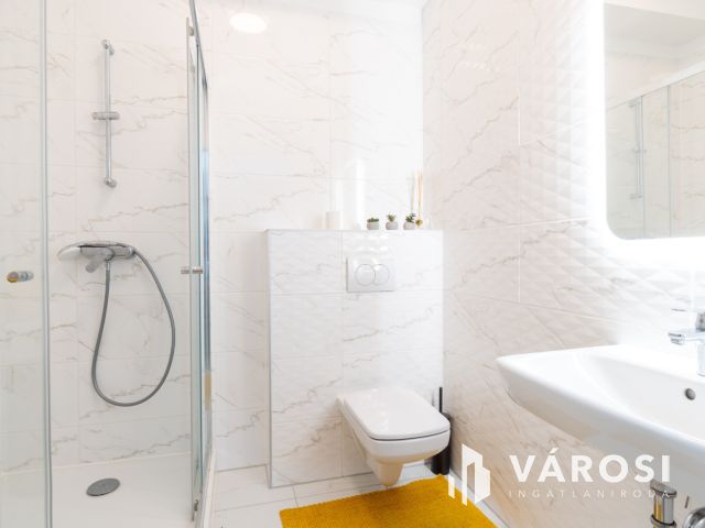 Új építésű prémium vízparti lakás Balatonszemesen