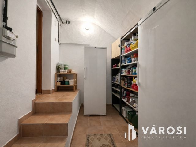 Sokoldalú lehetőségeket kínáló családi ház ELADÓ!