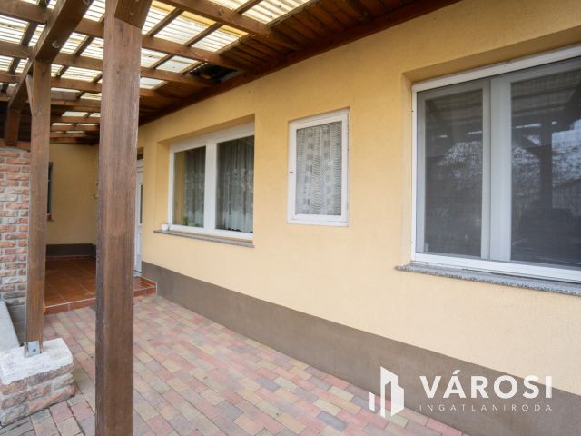 Eladó családi ház Dunaszeg központjában