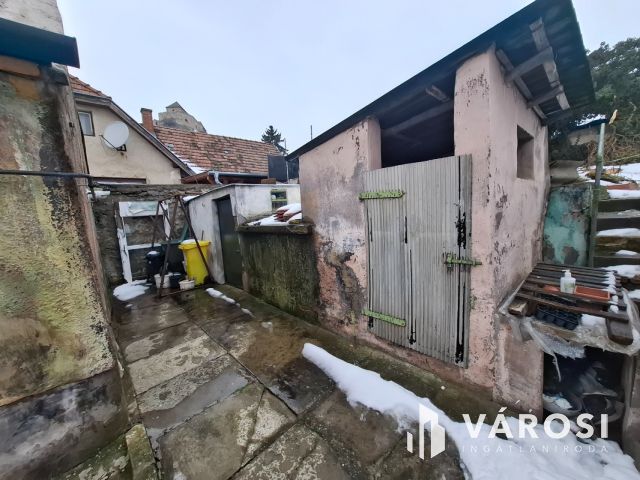 Sümegen kis családi ház várpanorámával eladó