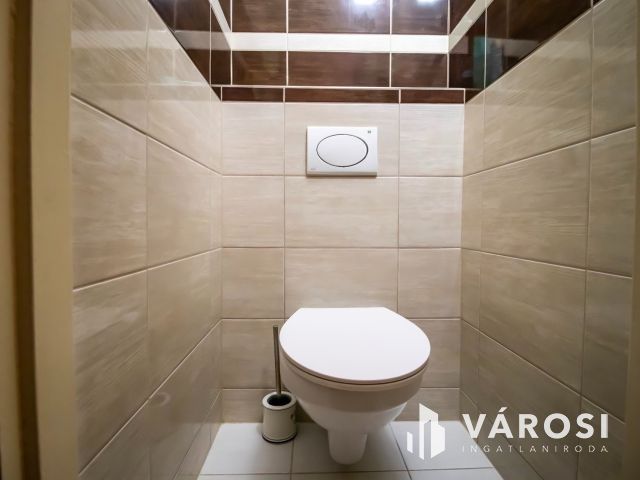 Gyönyörűen felújított 2 szobás lakás a belváros határán