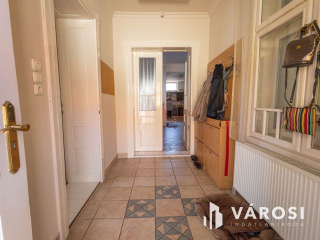 Nagy családi ház Soltvadkert belvárosában