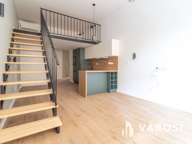 Galériás okosotthon eladó a körúthoz közel!