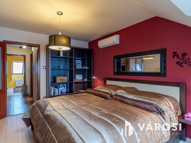 Egy dupla teraszos penthouse jellegű lakás Alsóvároson