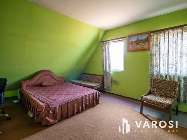 Eladó velencei családi ház csendes helyen