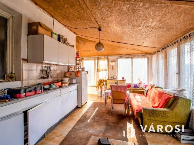 Eladó velencei családi ház csendes helyen