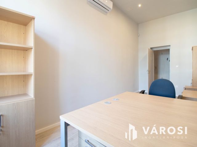 15 m2-es, 3. emeleti iroda kiadó a Podmaniczky utcában