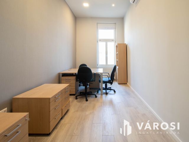 15 m2-es, 3. emeleti iroda kiadó a Podmaniczky utcában