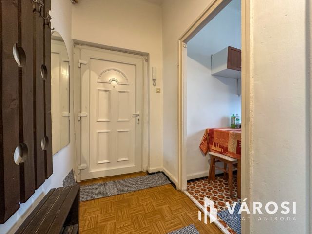 Vásártéren 1 emeleti lakás eladó!