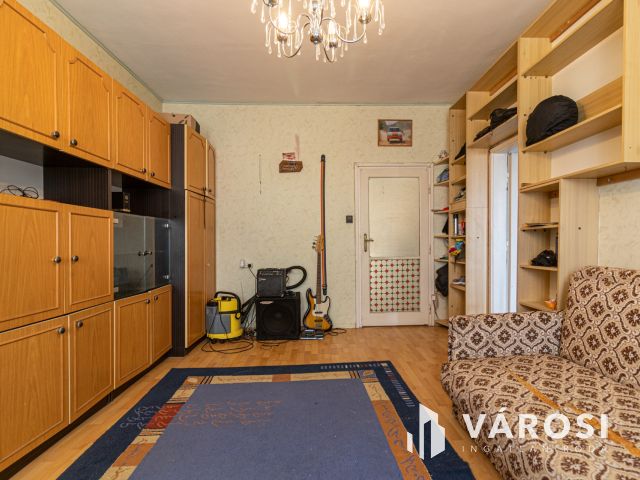 2 szoba+étkezős 60 m2-es lakás a József Attila lakótelepen!