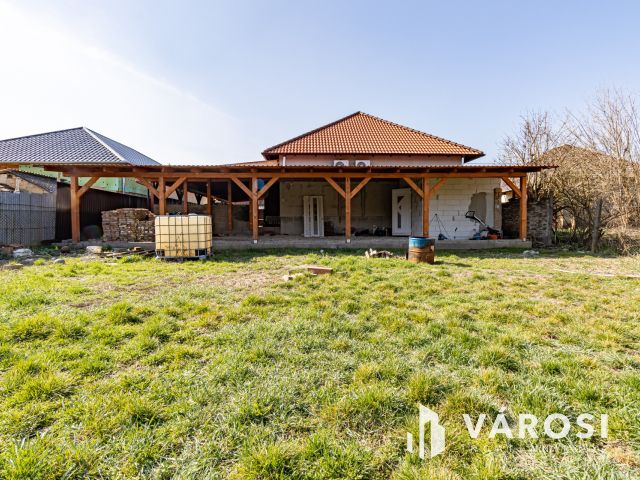 Teljesen újjáépített családi ház Zsámbokon eladó