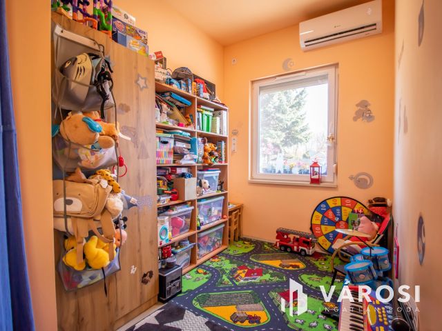 Felújított 5 szobás családi ház Dinnyésen