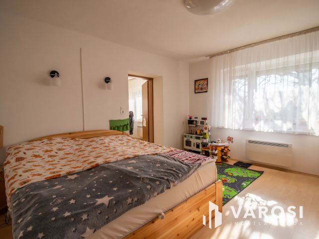 Felújított 5 szobás családi ház Dinnyésen