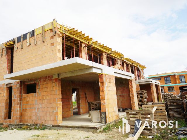 Eladó modern 4 szobás ikerfél nagy teraszokkal