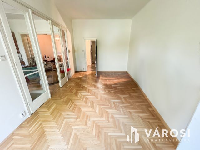 Több lakásra bontható szenzációs elhelyezkedéssel!