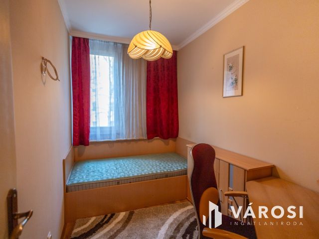 Belvárosi lakás, felújítva – csak költözni kell!