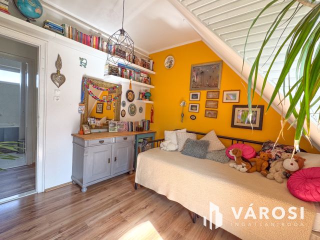 Tágas, napfényes ház Gyula legszebb utcájában